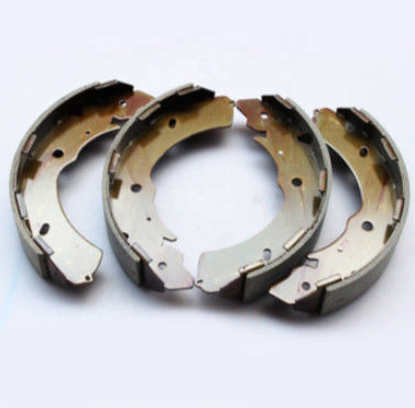 Isuzu D-Max Mitsubishi L200 Giày phanh trống 4600A447 8-97947-802-0